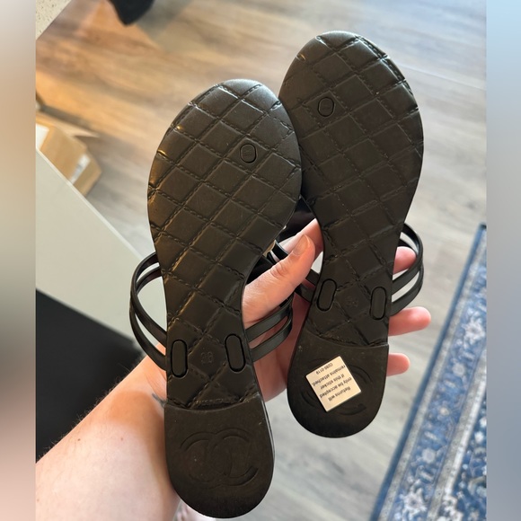 Chanel - Interlocking CC Logo Rubber Slides - Picture 11 of 11